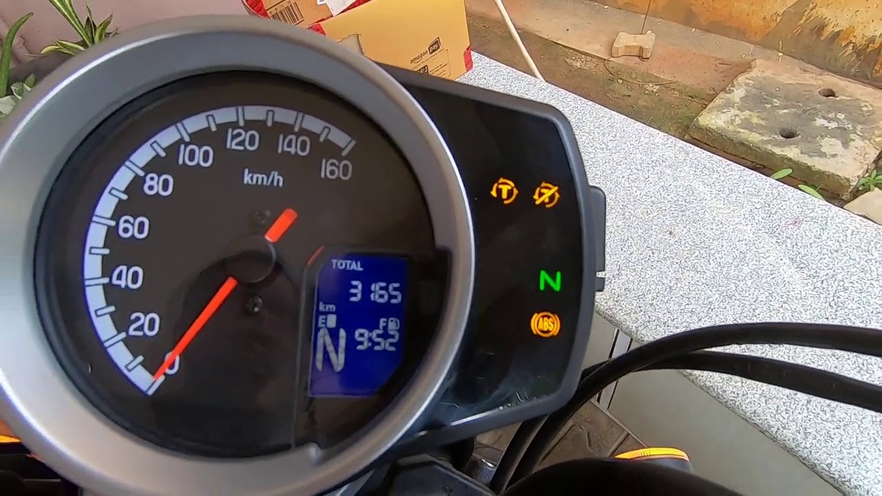 Honda CB350 | Высота | Настройки спидометра | Система контроля тяги | Напряжение аккумулятора | Р...