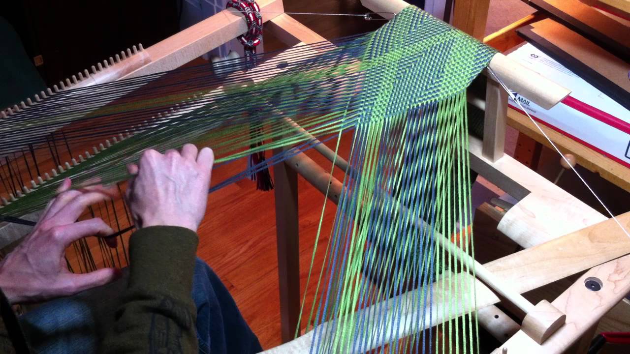Wide anda-gumi shadow weave on Takadai - Kumihimo