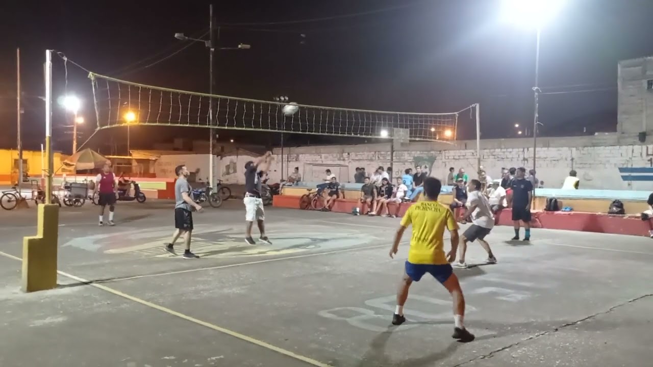 Leonardo FAMA en el Ecuavoley ⚽🇪🇨 VS Ruleta de colocadores si si siiiiiiii😎