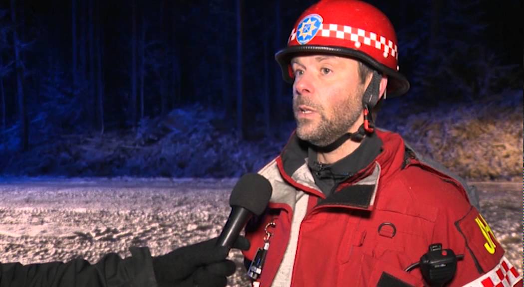 Två barn gick genom isen - räddades från isflak