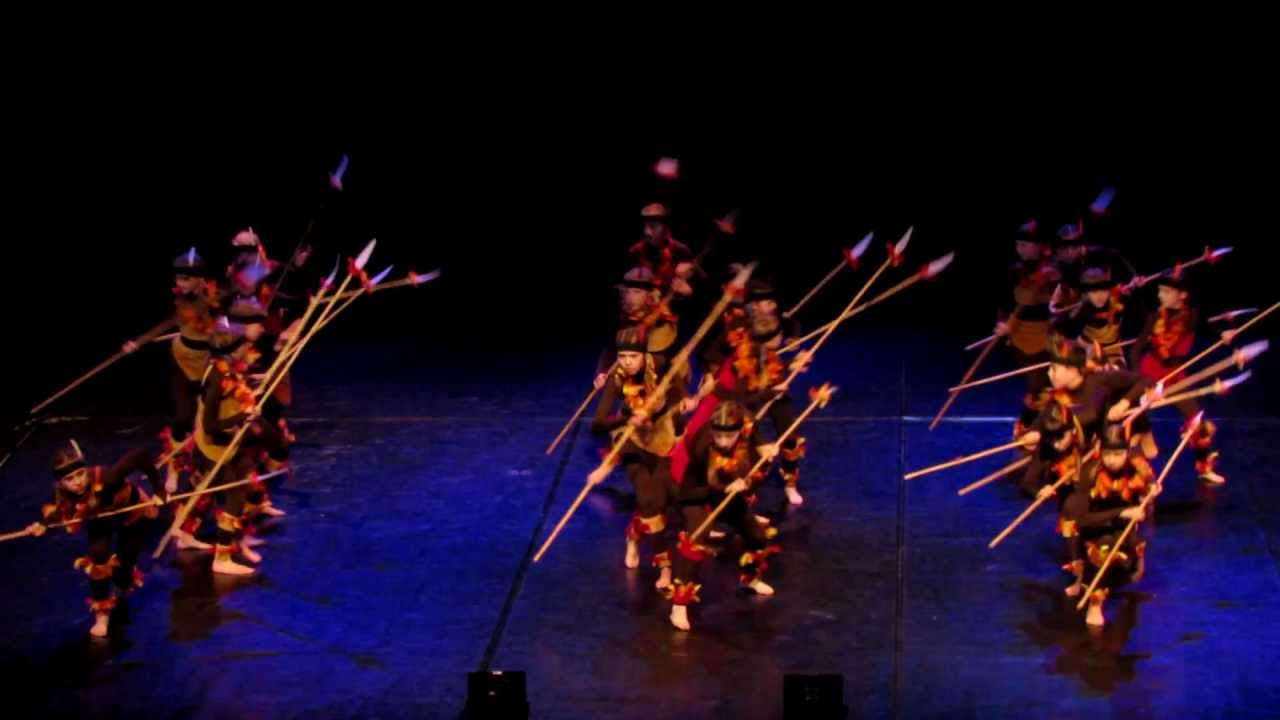 Pieśń i taniec Indian z musicalu Piotruś Pan w wykonaniu grupy Akumulator
