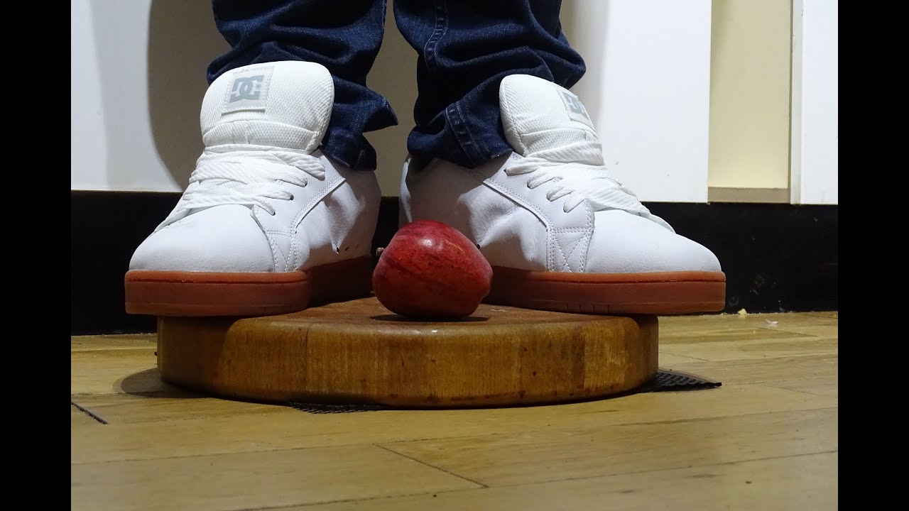 DC Court Graffik -  Apple Stomp