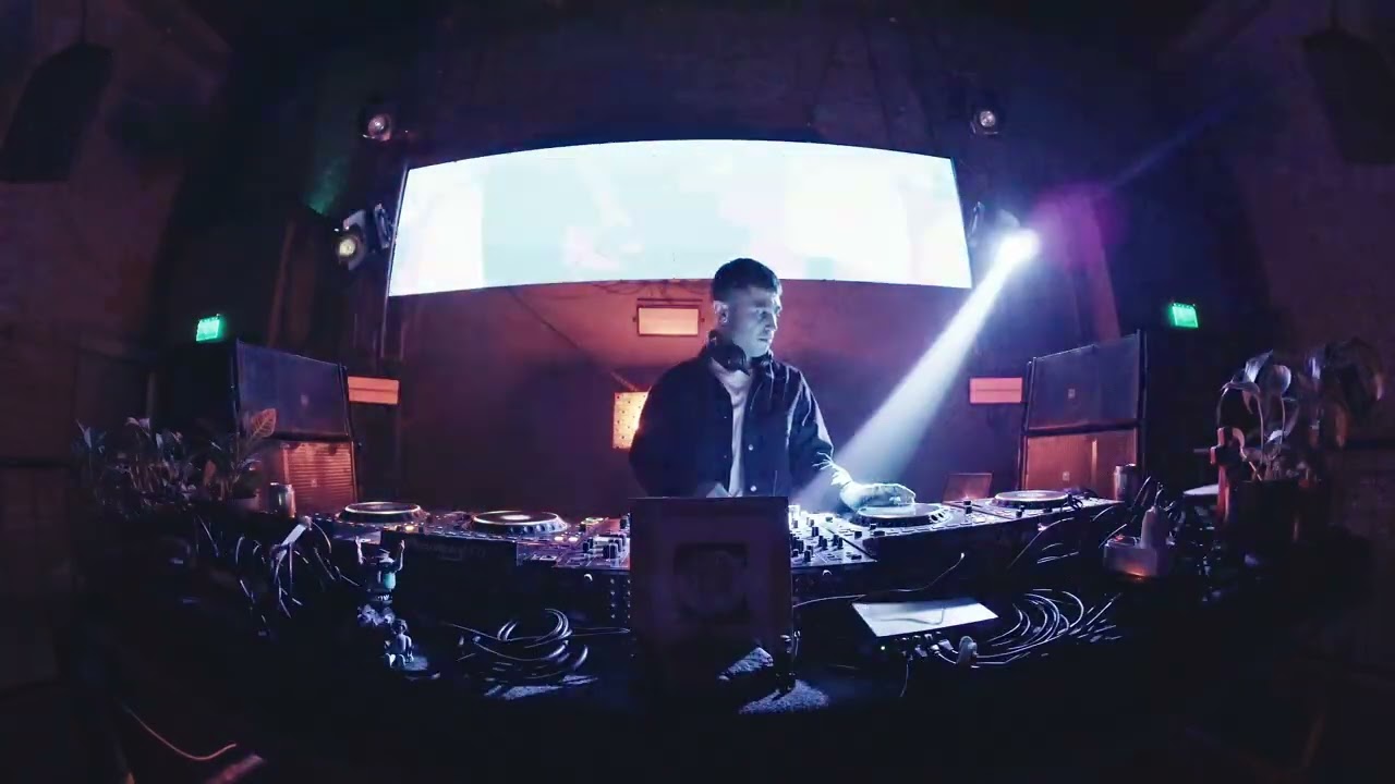 Agus Ferreyra - RIOT FT LA DEEP WARM UP SET A RADIO SLAVE