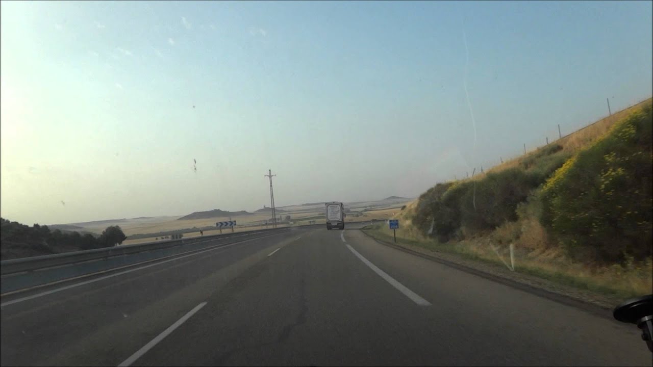 Conduciendo por la autopista Leon - Madrid