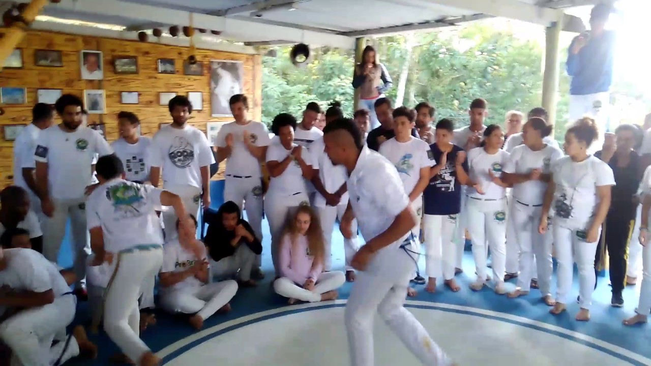 Demonstração de defesa pessoal, balão e cintura desprezada. CDO Sítio Do Vovô