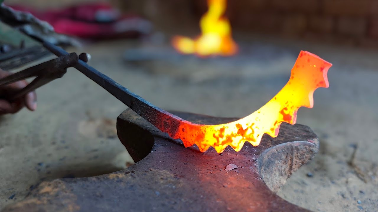 Blacksmith's tools | Make a pliers from a rusty bicycle chain socket.