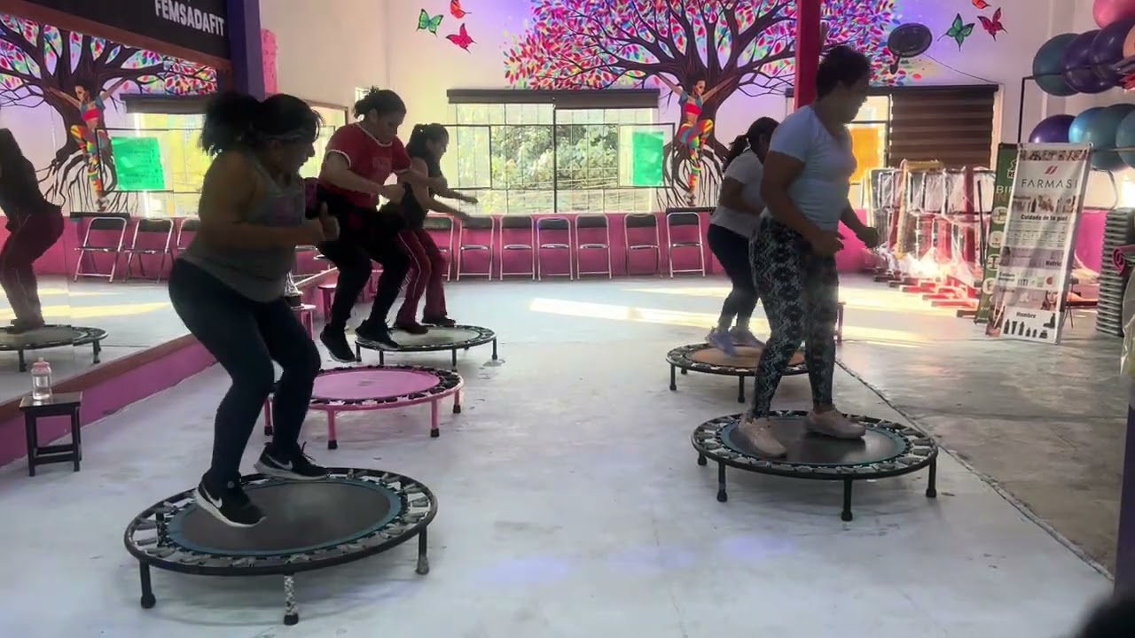 Coreografía en mini Trampolín Glomur DANCESTUDIO Lupita Pulido 