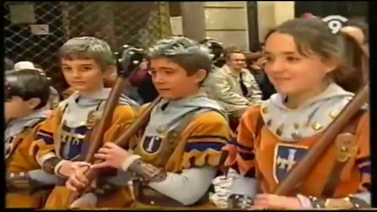 Moros y Cristianos Alcoy 2004 Escuadra del Mig Cristiana Filà Asturianos (Canal9)