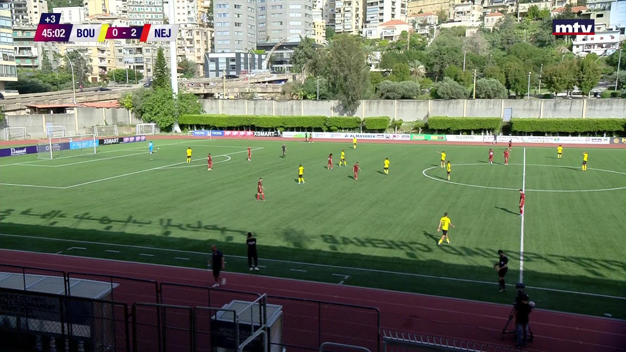 تتابعون الأن الشوط الأول من مباراة النجمة والبرج في إطار نصف النهائي كأس لبنان لكرة القدم