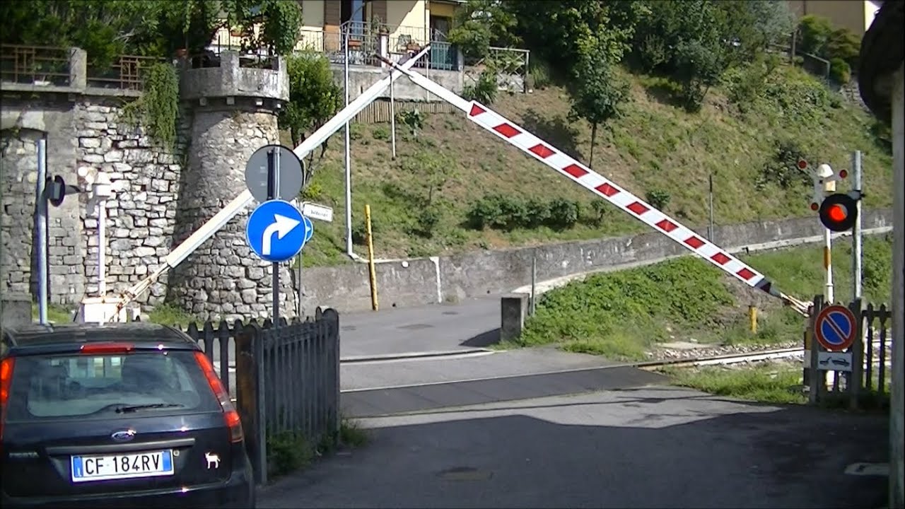Spoorwegovergang Sale Marasino (I) // Railroad crossing // Passaggio a livello