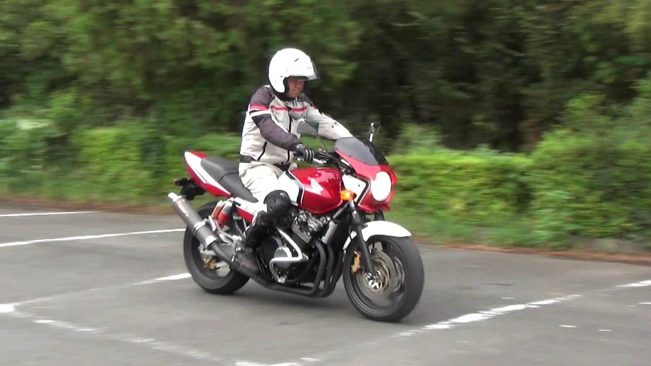 初めての中型バイク ： ブレーキング、公道で安全に止まるには？2つのブレーキ、あなたならどう使う。。　ホンダCB400SF