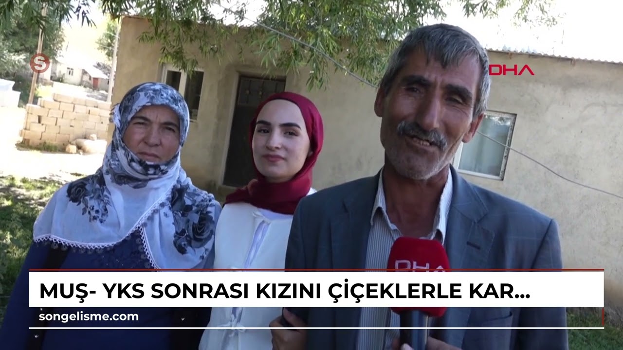 Muş- YKS sonrası kızını çiçeklerle karşılayan baba: Dünyanın en güzel anıydı