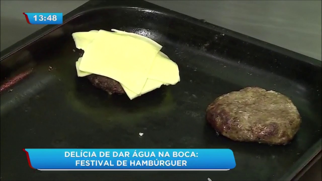 O que tem no seu hot dog: Marcelo Borges prova delícias em um festival de hambúrguer