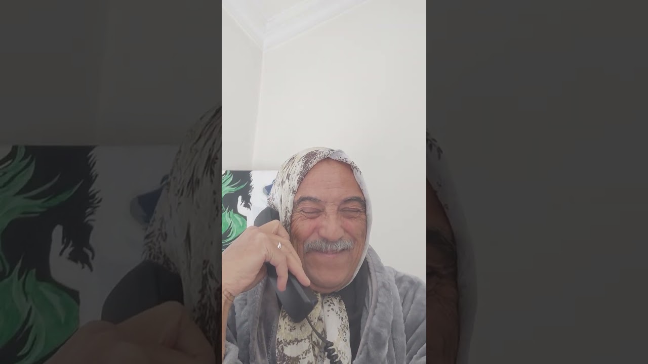 بديعة ملينة معصبة على صاحبتها ورجلها وطاكسيات و خدامتها 