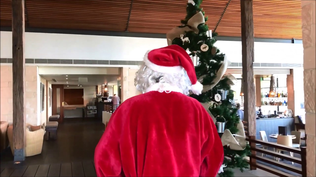 Santa arrives early at Pullman Bunker Bay Resort