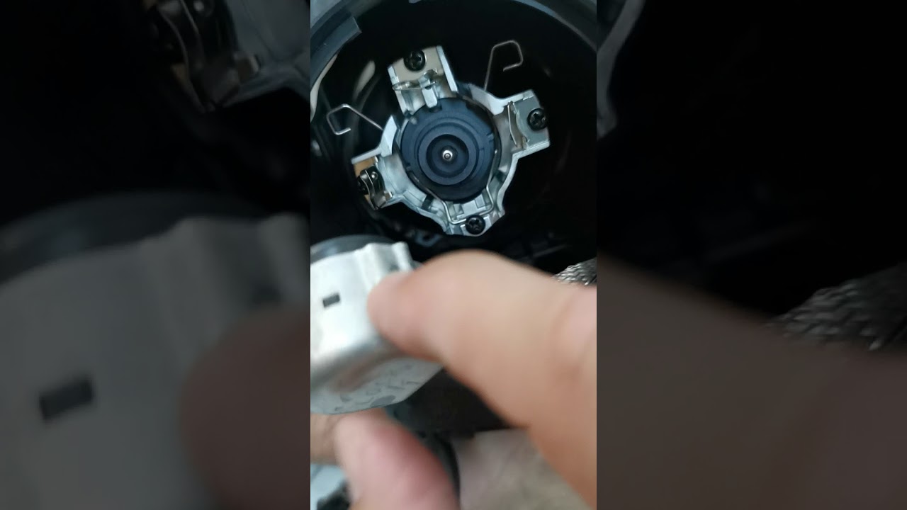ACR50 Estima HID DS4 Bulb removal and Change(2)