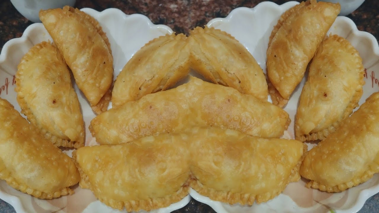 Holi 2026 se pehle gujhiya ka trial | होली 2026 से पहले गुझिया का सैम्पल | Khasta puffed gujhiya |