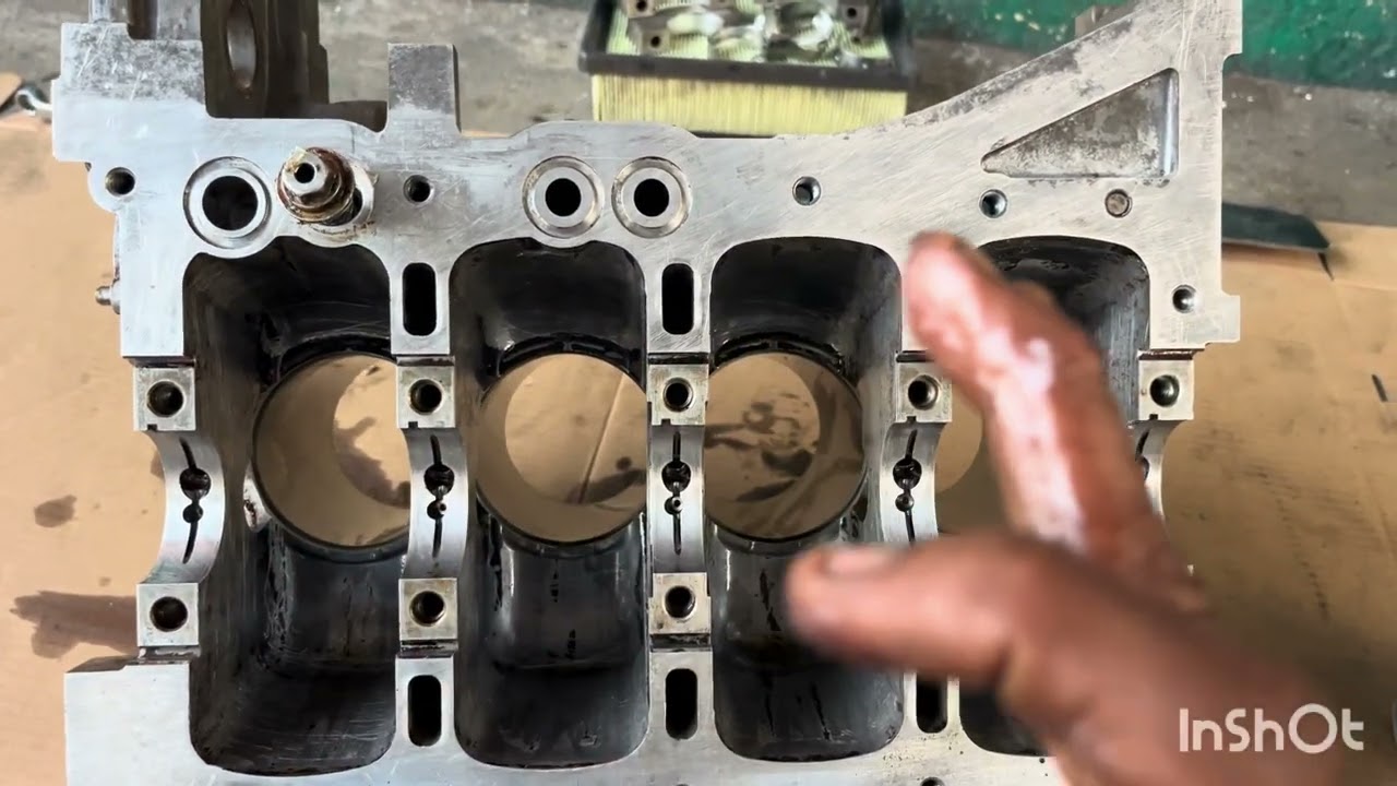 Hyundai i20 engine assembly work(@skilledmechanictamil )