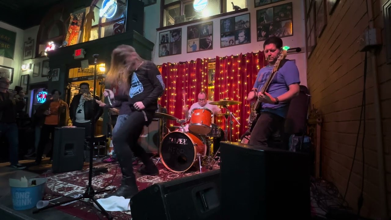 House Full of Drunks-Face Forward(Necros) LIve at the Village  Idiot/Maumee 10/23
