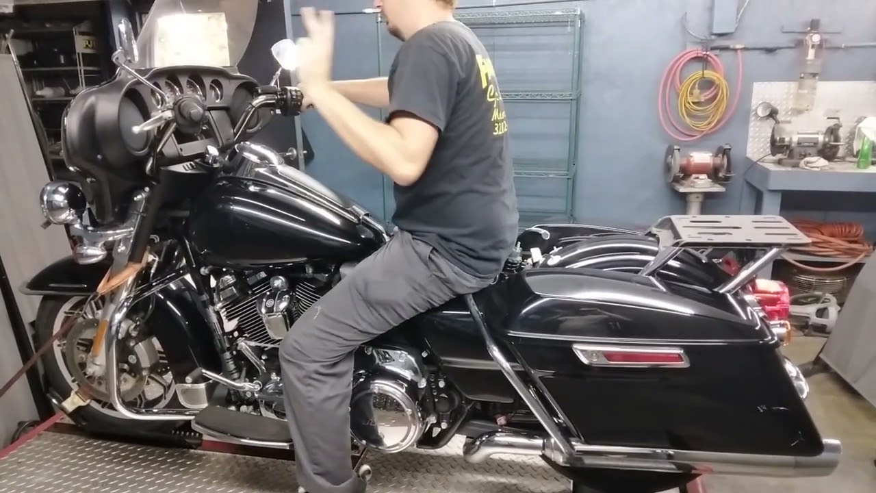 HD589 2021 Harley Electra Glide Police