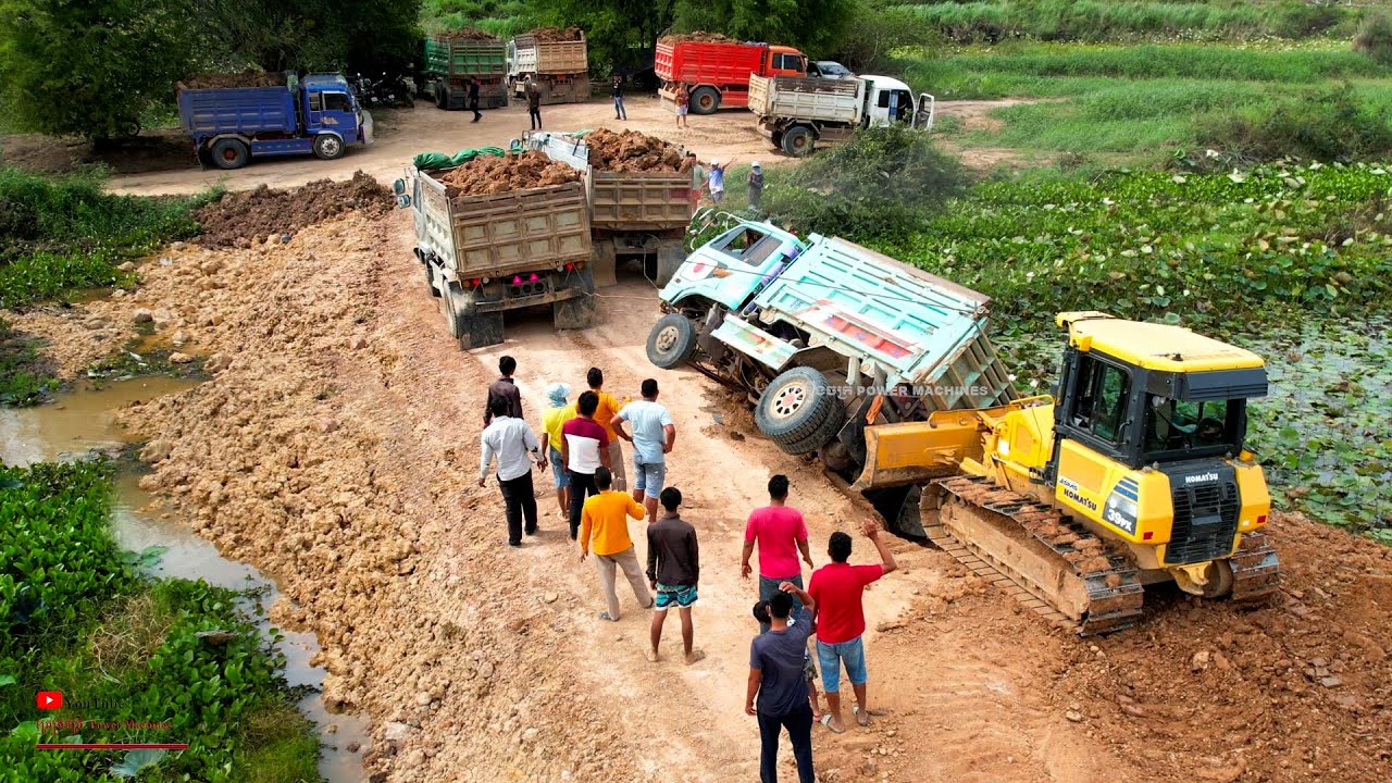 The Messy Recovery, People A lot Solidarity​​ To Think​ Help Truck 5ton, Small Crane & Dozer DR51PX