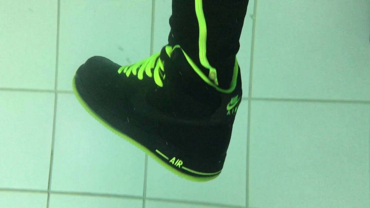 NIKE - swimming fully clothed in the pool - 17 janvier 2019