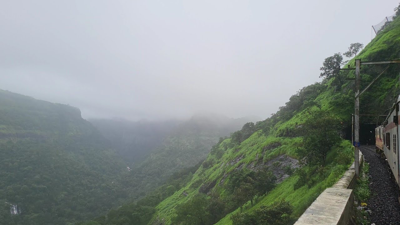 Khandala ghat monsoon journey || 17613 panvel-nanded exp || LHB track sound #wap7 #lhbtracksound 