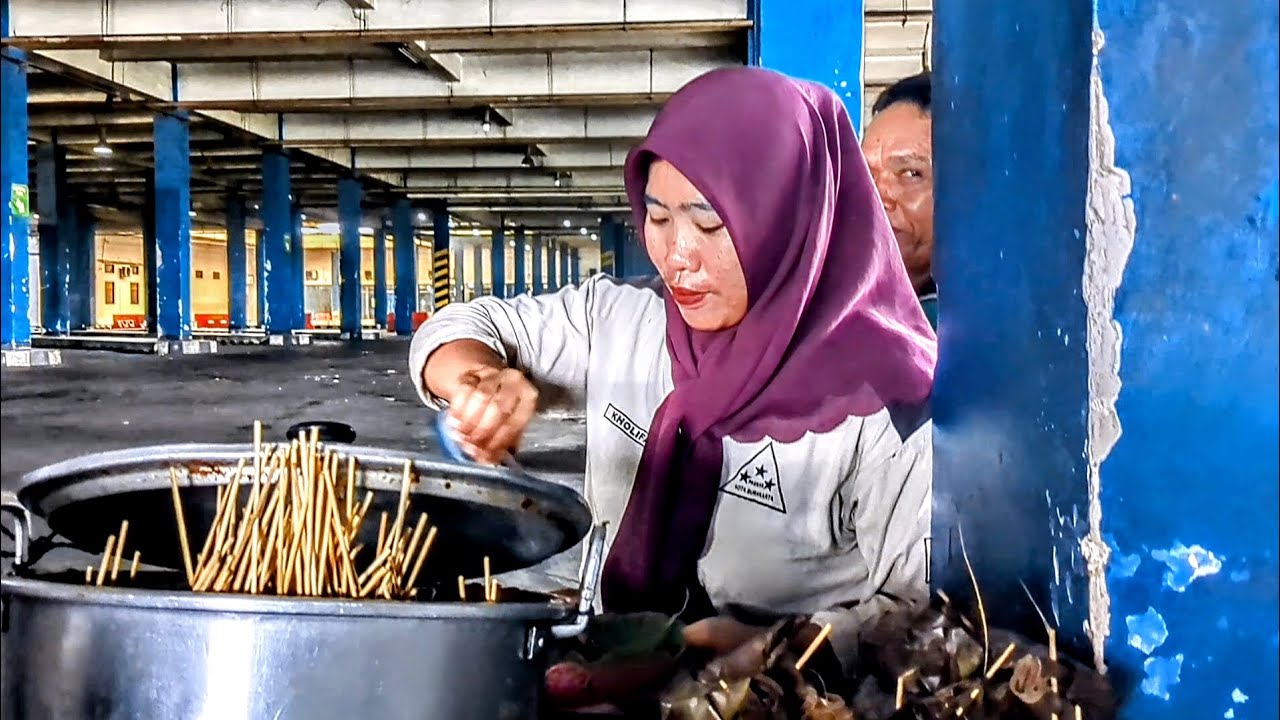 KULINER ANDALAN DI TERMINAL TIRTONADI SOLO! MAKAN SATE AYAM BARENG SUGENG RAHAYU 7953