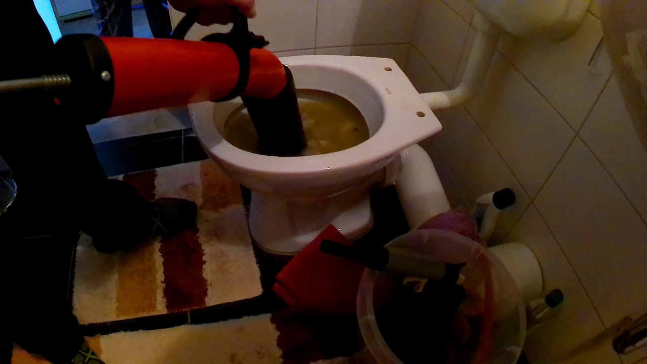 Rohrreinigung das WC ist verstopft
