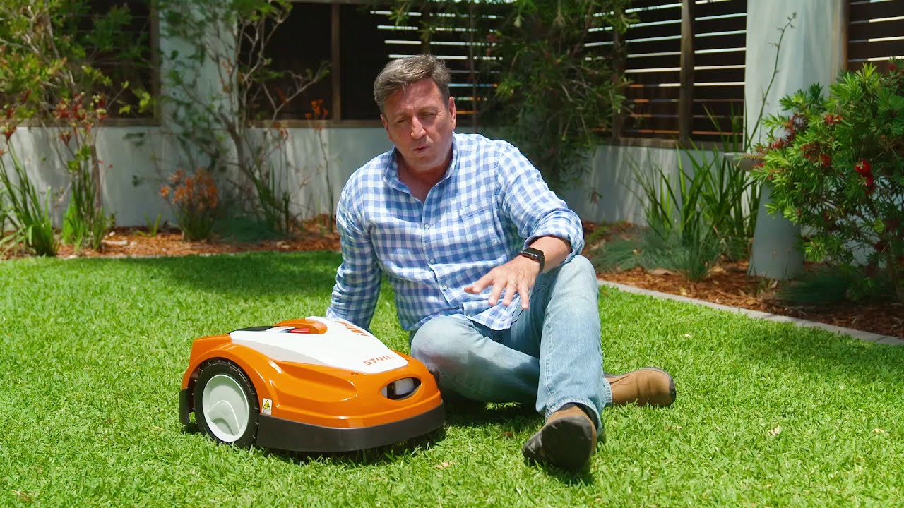 Robotic Mower STIHL RMI 422 P - Test / Review: The Garden Gurus