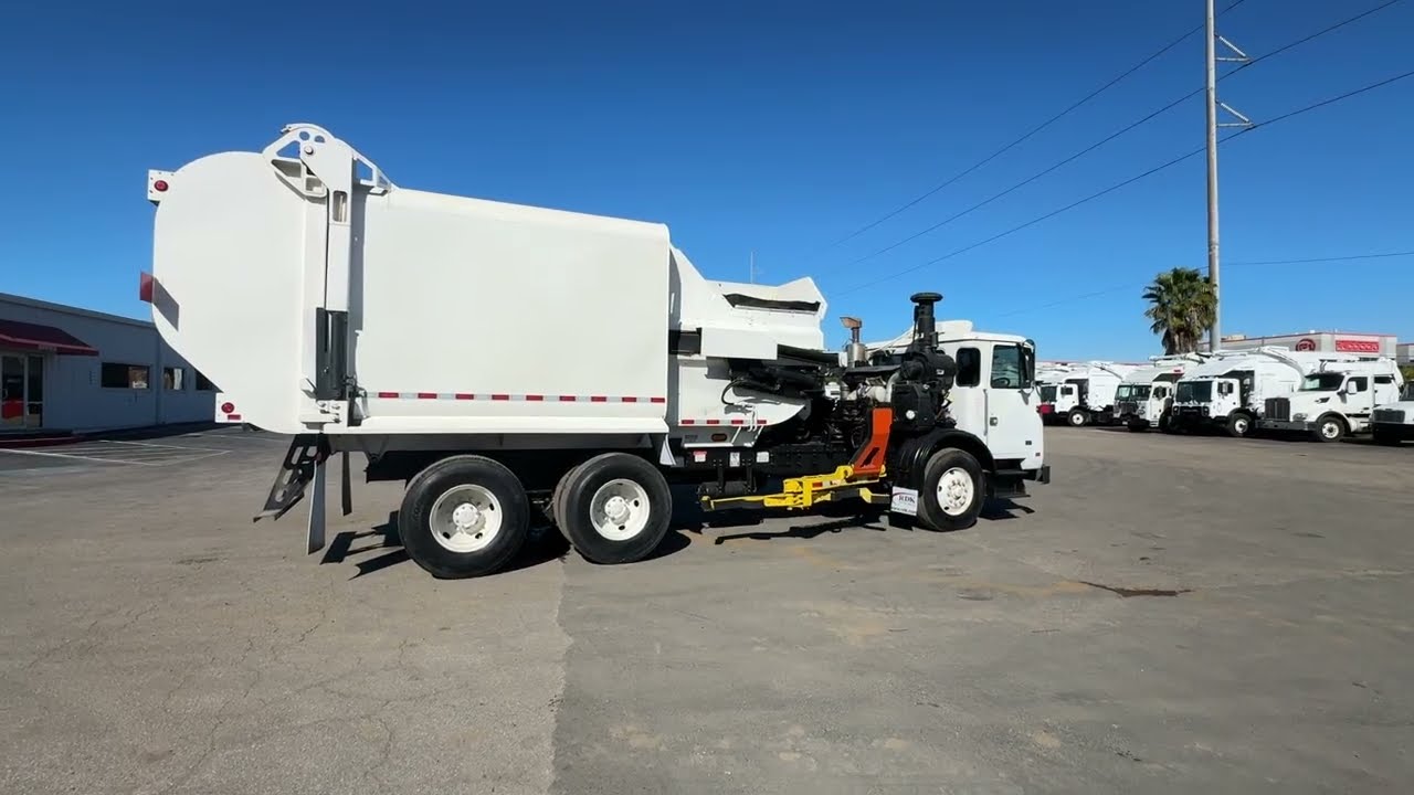 2014 Autocar ACX 27 yd Scorpion Side Loader Garbage Truck - 108094