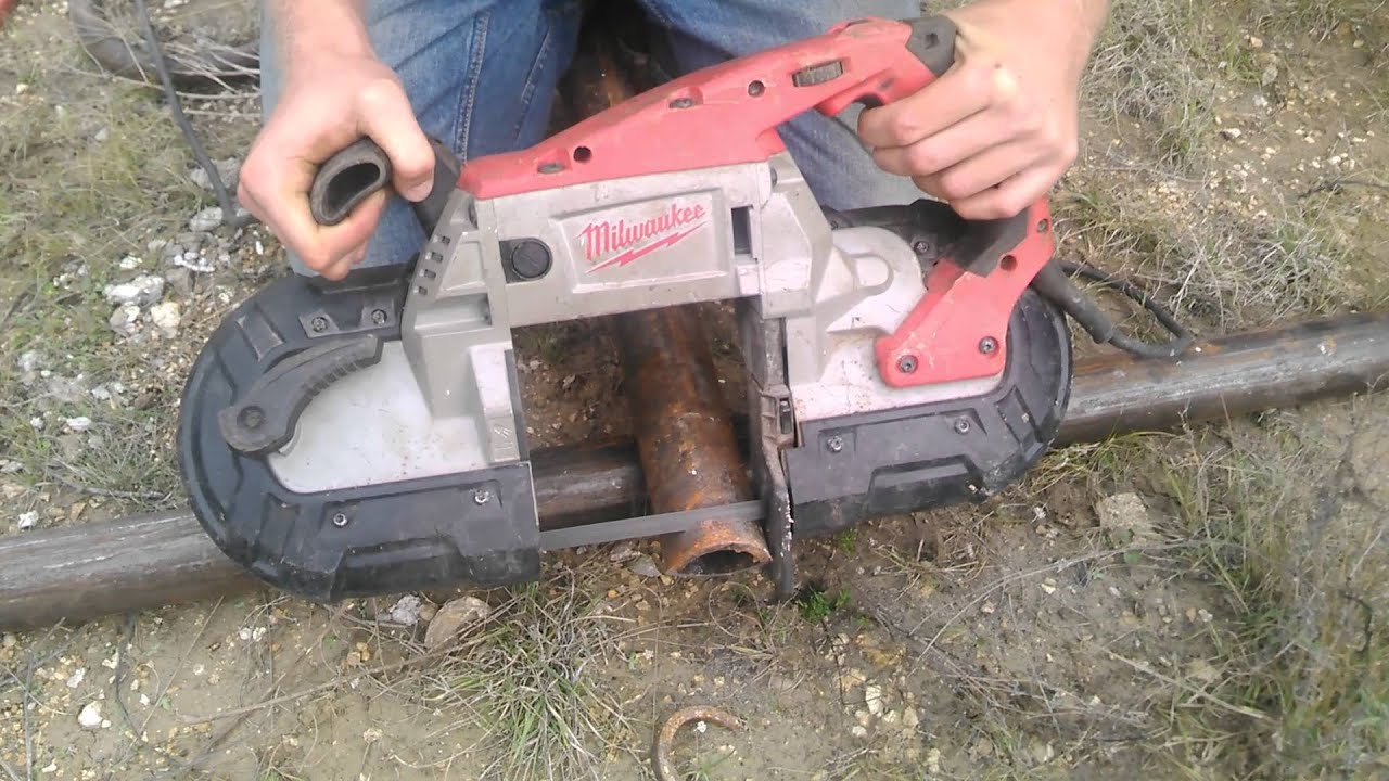 Saddling pipe with a bandsaw