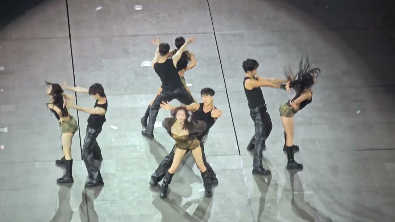 TWICE MOMO - MOVE LIKE THAT (Live in Sydney 20251102)