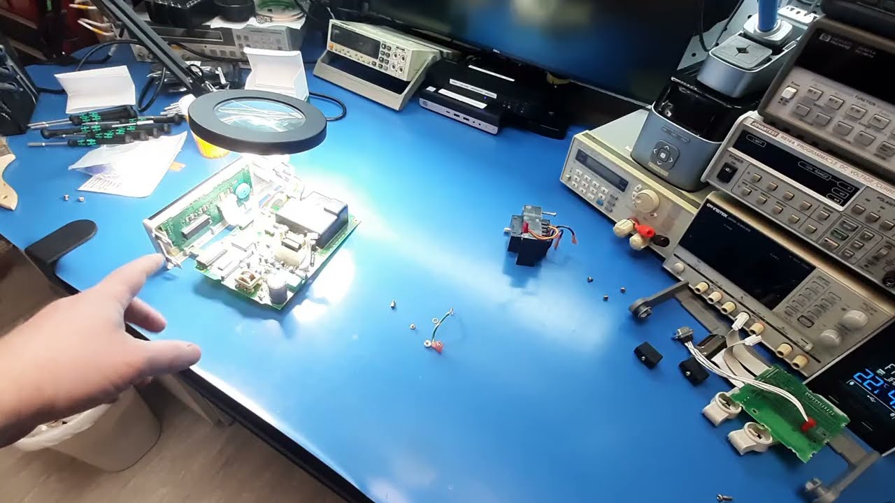 Fluke 45 Multimeters: beware of old lead-acid batteries.