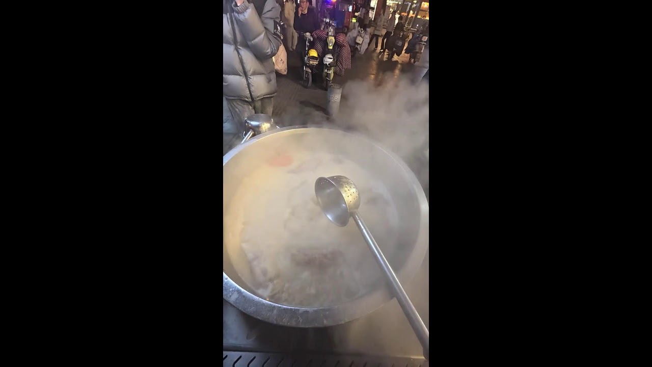 POV Selling | Hot Beef Soup Distribution & Customer Interaction | Real-Time Vendor Rhythm