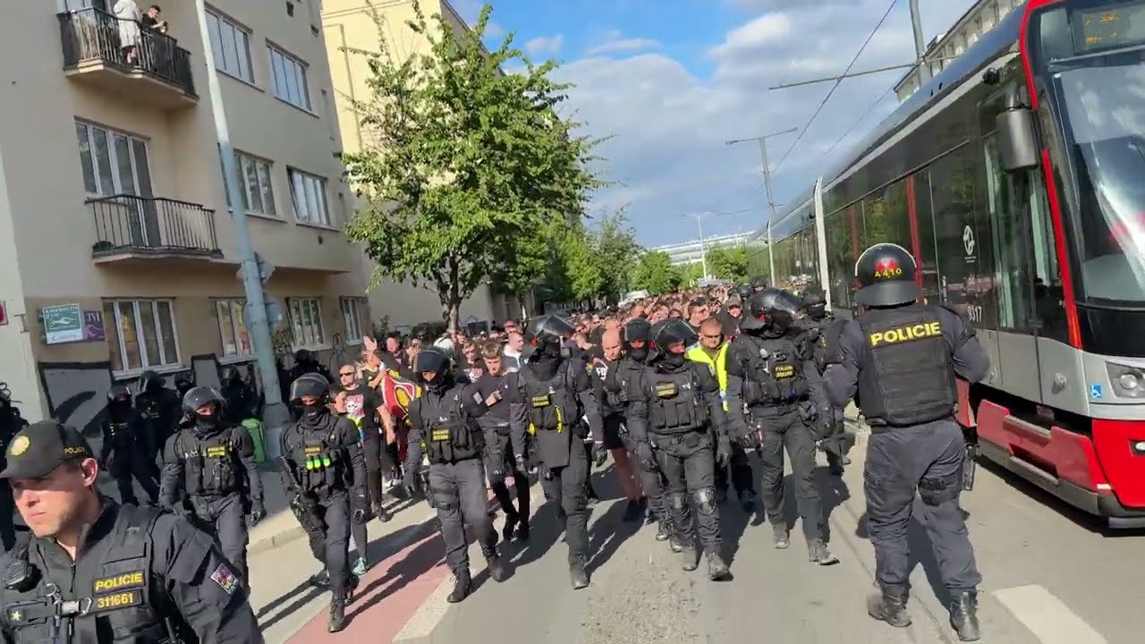 POCHOD FANOUŠKŮ SPARTY NA DERBY PRAŽSKÝCH 