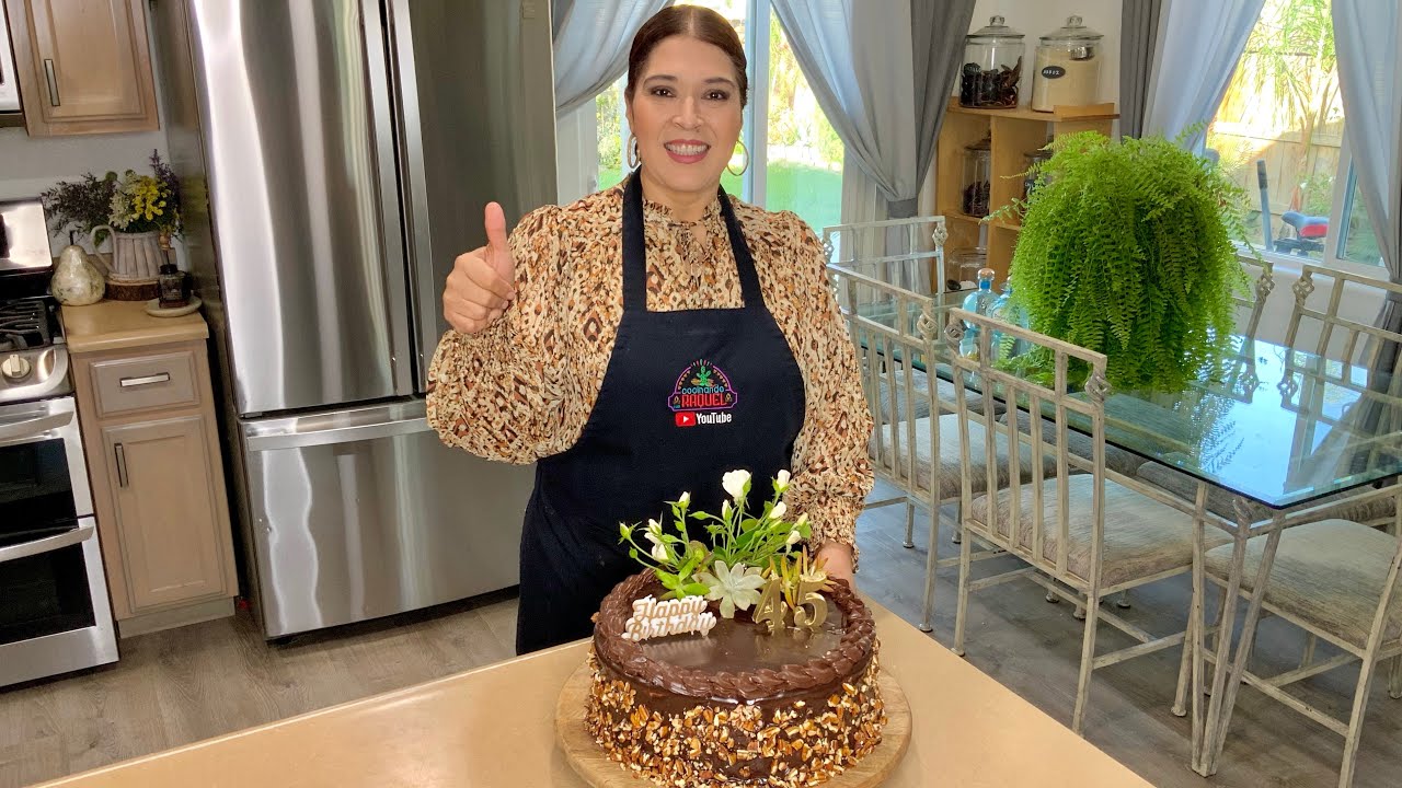 PASTEL DE CHOCOLATE CON PLÁTANO PARA MI CUMPLEAÑOS!!