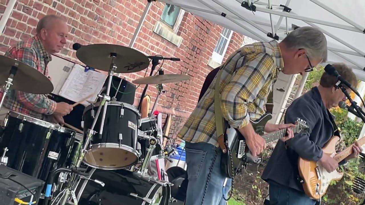 Lakeside- Live! (Sultans of Swing)