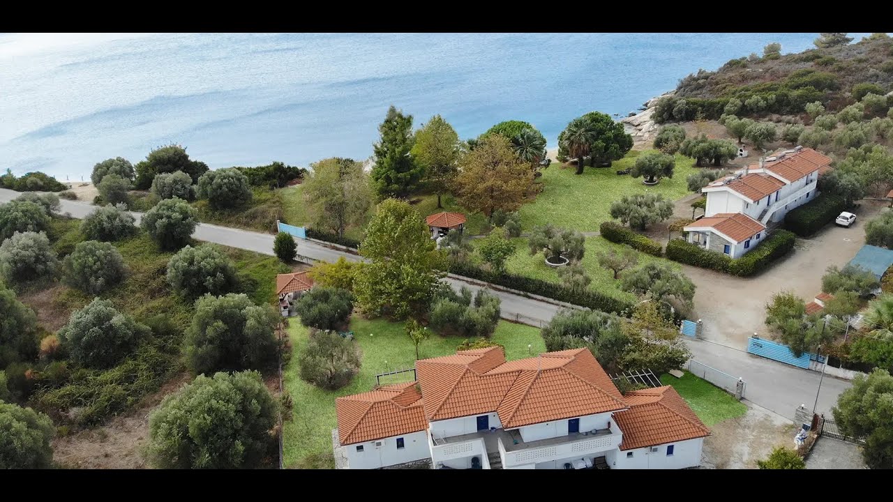Mikri Elia Beach, is an apartment complex in Elia, Sithonia Halkidiki.