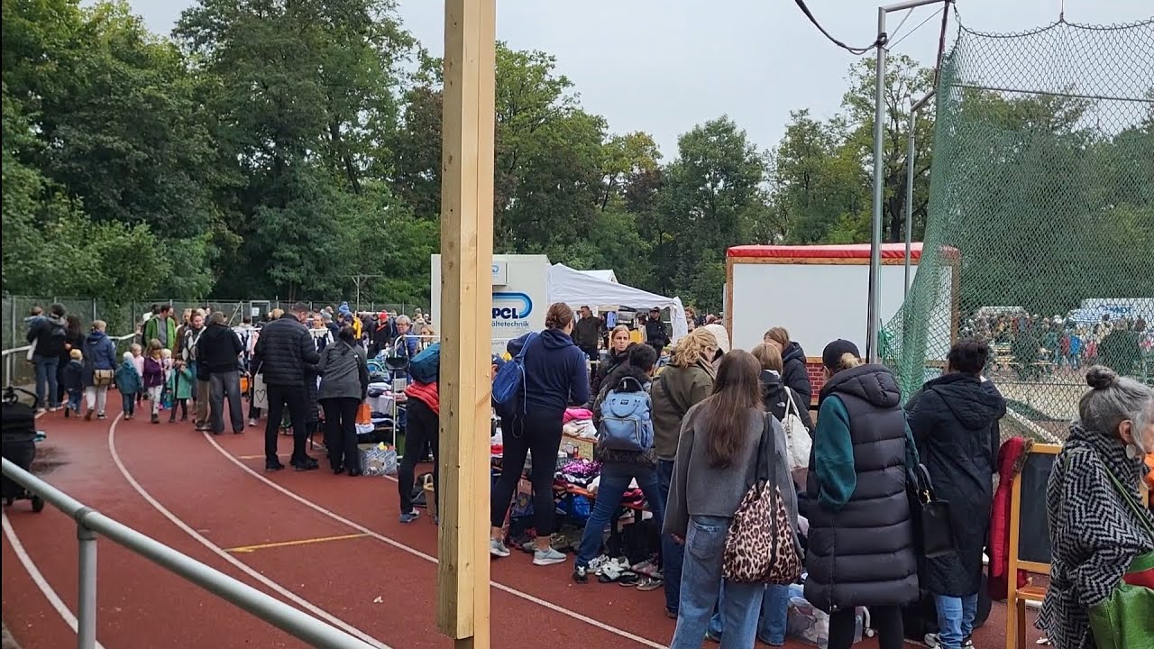 Flohmarkt und Retrofunde Verkäufe und Flohmarktaufnahmen 