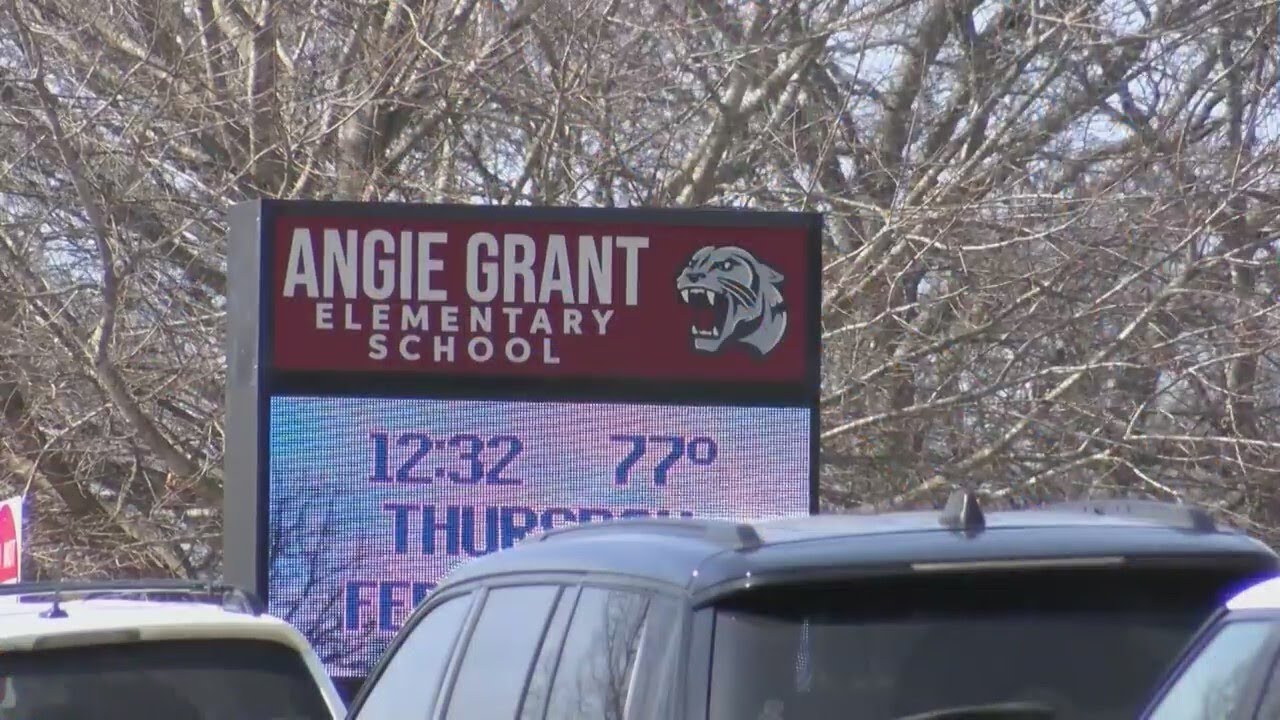 'I was scared, I'm not gonna lie' Parent reacts to Benton schools lockdown after nearby stabbing