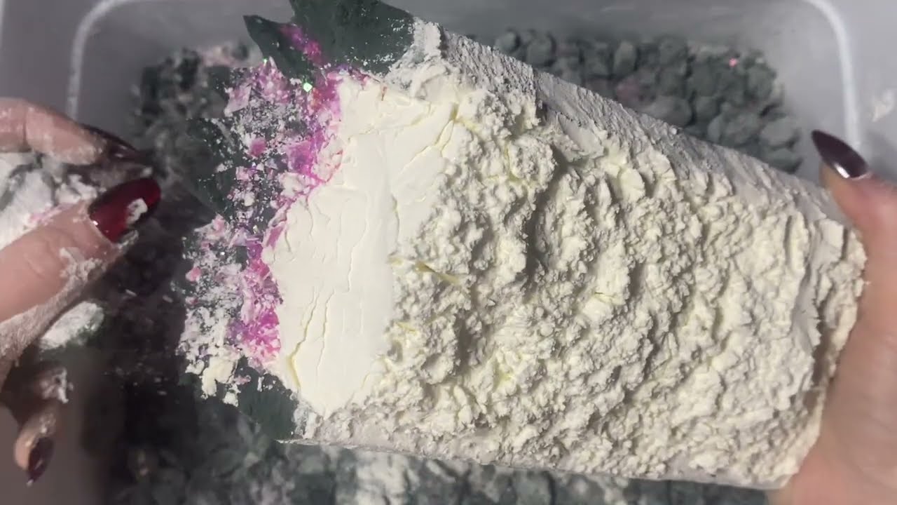 Cornstarch bomb!