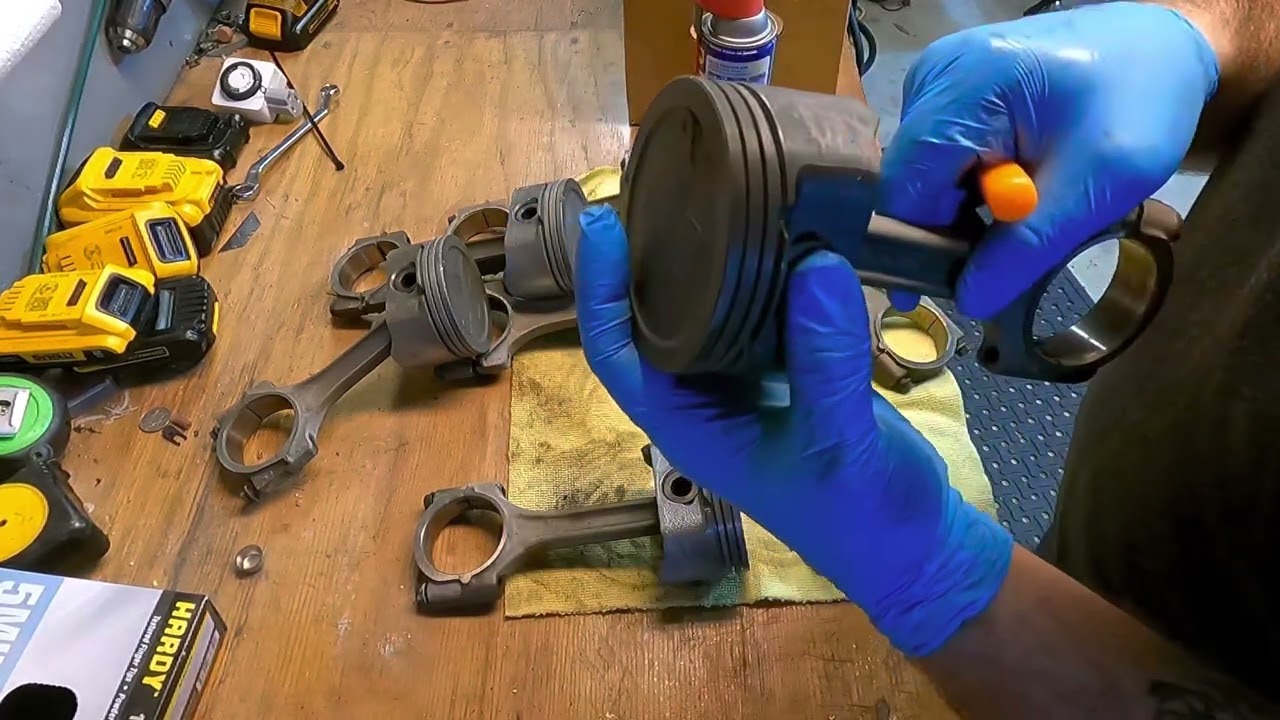 Cleaning used LS pistons to reuse #lsbuild #lsswap #squarebodyls