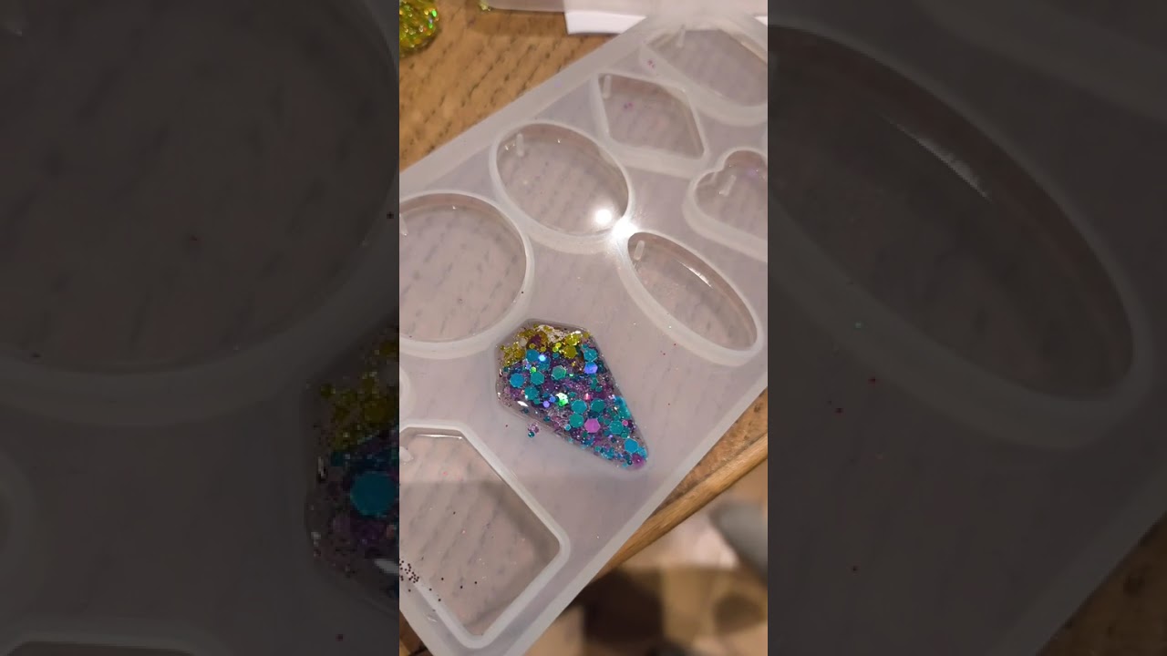 Continuing UV resin with glitter for kids 