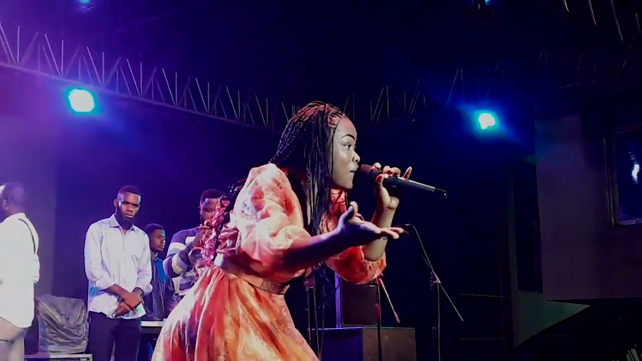 ORNELLA MWENZELA GRÂCE AKSANTE SANA LIVE CONCERT CHEZ NTEMBA