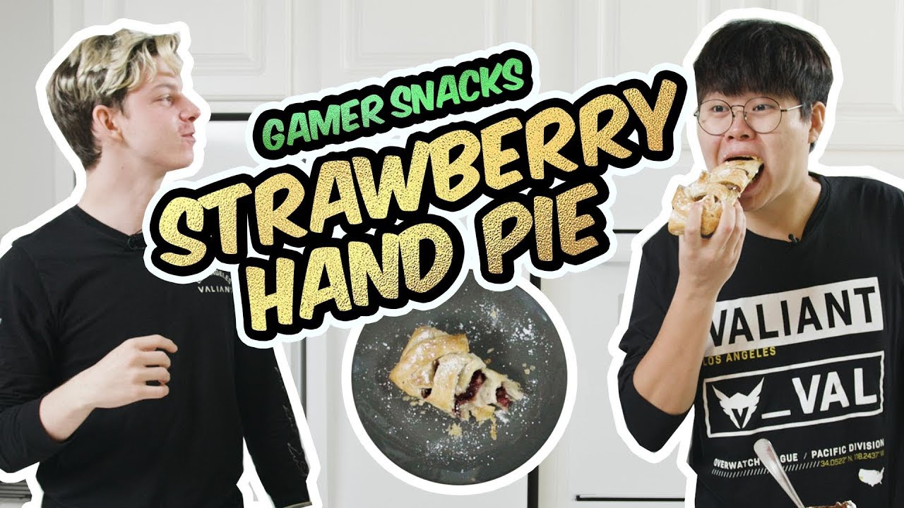 EZ Strawberry Hand Pie Recipe- Gamer Snacks with Agilities and Kariv