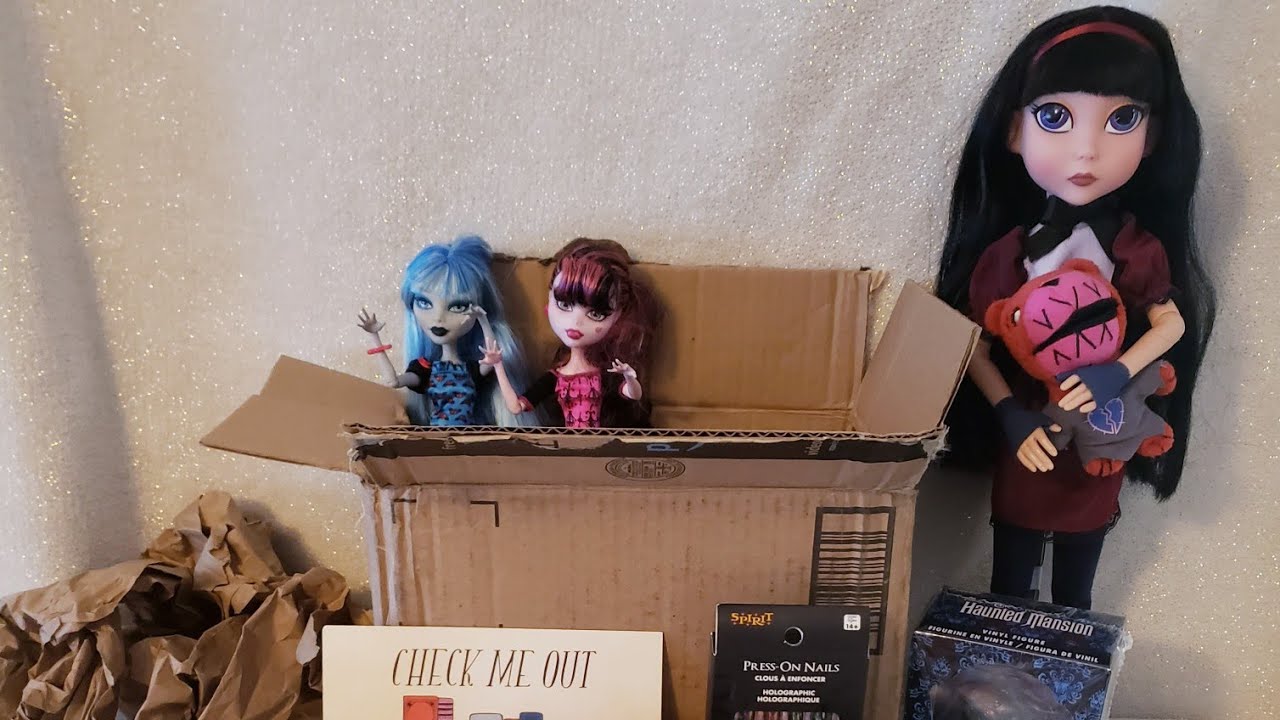 Halloween Happy Mail! I got a super spooky package from Elyse Explosion