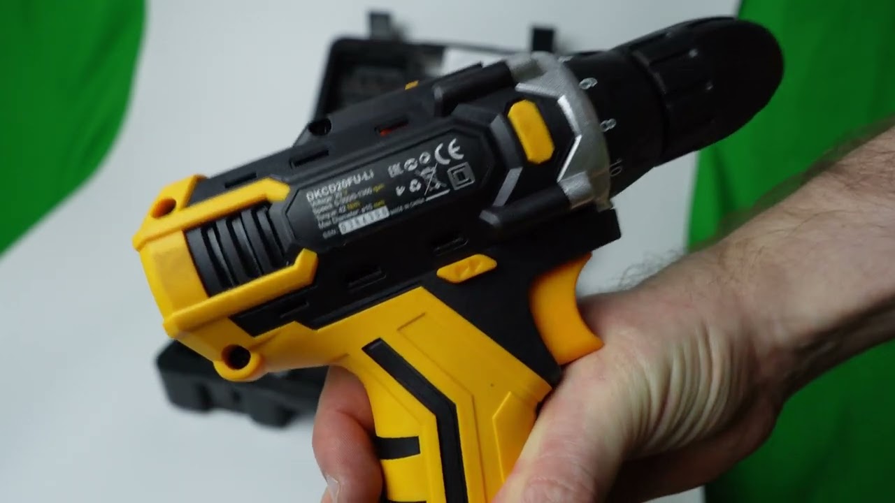 Аккумуляторная дрель-шуруповерт DEKO DKCD20FU-Li в кейсе +набор инструментов, 20В, 2х1.5Ач