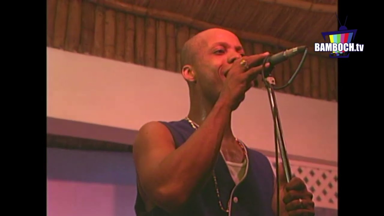 1995-Performance du groupe Système Band au Djoumbala Night Club. Port-au- prince, Haiti