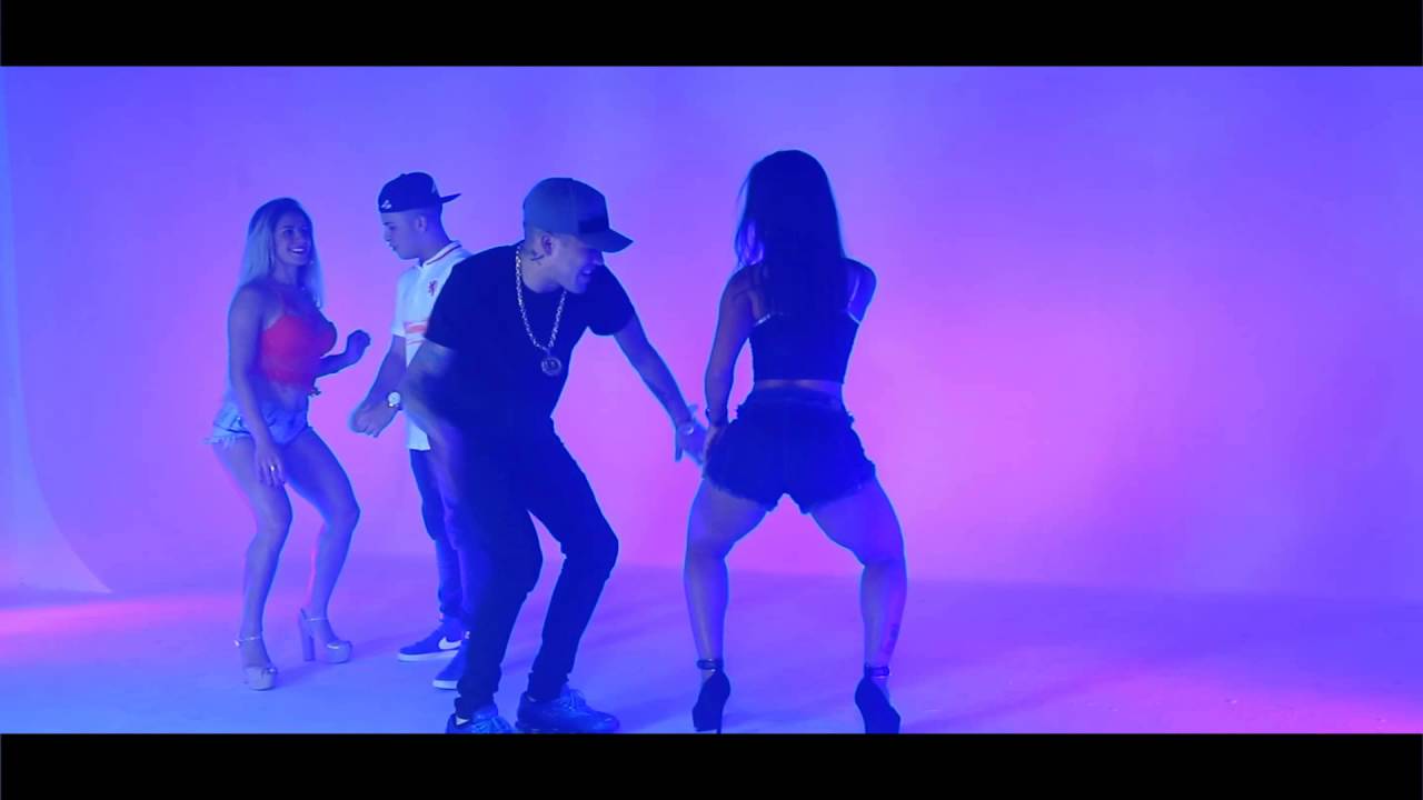 MC Brisola e MC G15 - Muito louca (Web Clipe) DJ Teta